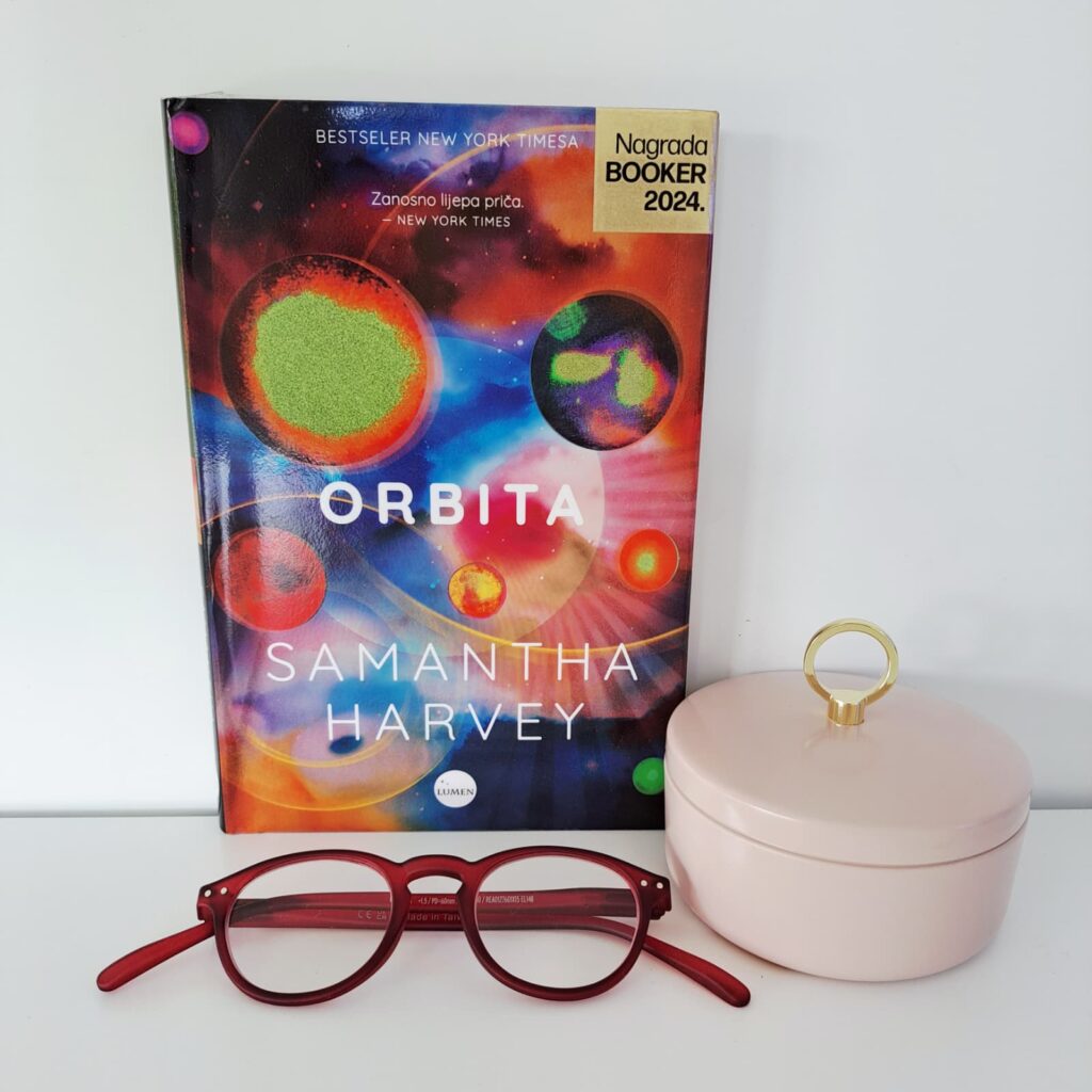 Književna recenzija: Samantha Harvey, “Orbita”